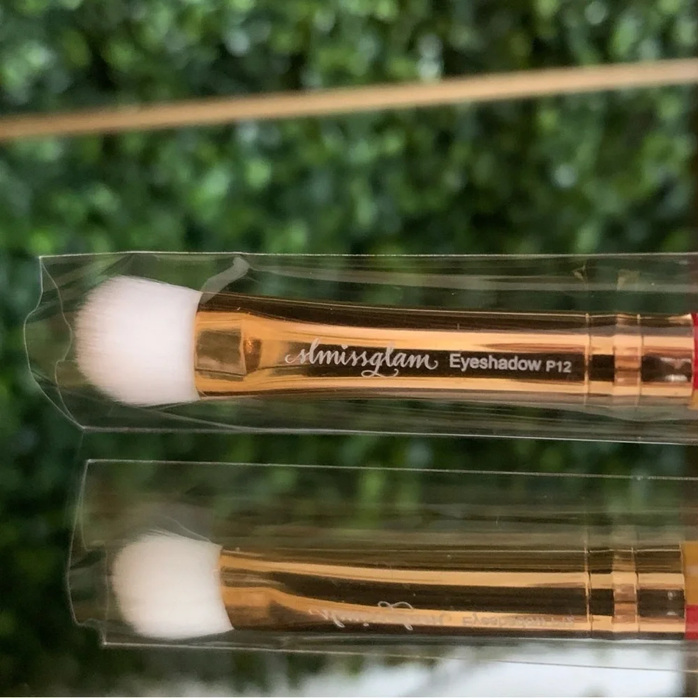 SLMISSGLAM Retro Eyeshadow Brush P12 | NEW | SwissGlam Swiss Glam